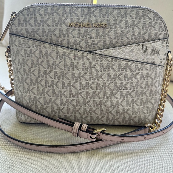 Michael Kors Beige and Gold Women's BagMichael Kors jet set crossbody bag - Picture 2 of 8